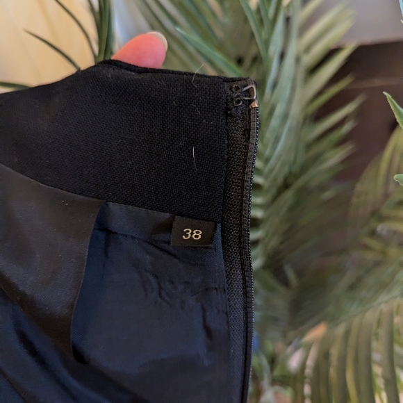 European Black Pencil Skirt - Picture 10 of 10